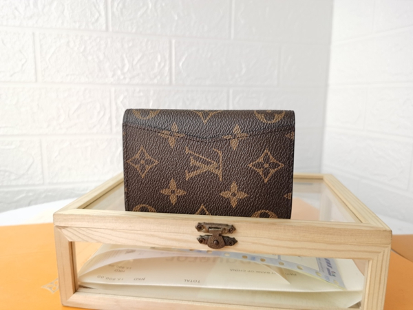 LVコピーウォレット背面デザイン